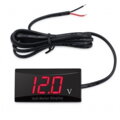 Elektronický tenký červený voltmeter