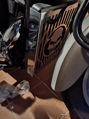 ROAD - Kryt chladiča pre SUZUKI INTRUDER C 1800 R