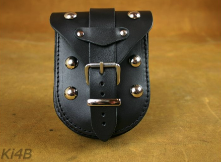 Kožená kapsička na pás nádrže alebo na bočné brašne 1ks - (Ki4B)