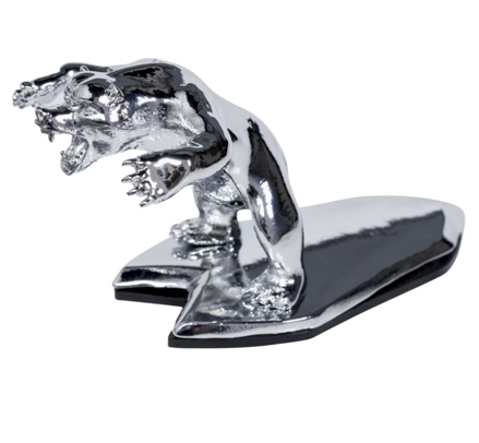 Chrómovaná soška na blatník - medveď