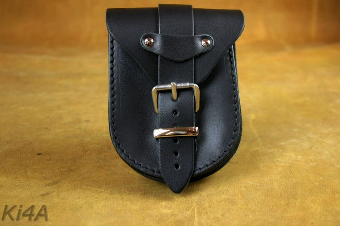 Kožená kapsička na pás nádrže alebo na bočné brašne 1ks - (Ki4A)