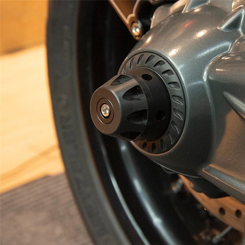 Ochranné protektory zadnej osi pre BMW R1200GS Adventure, R1250GS Adventure a R nineT