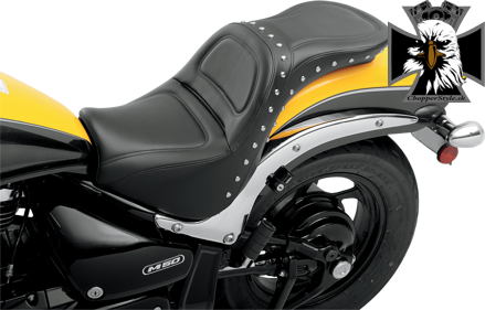 Saddlemen - Dvojosobové vybíjané kožené sedlo pre Suzuki Intruder M800