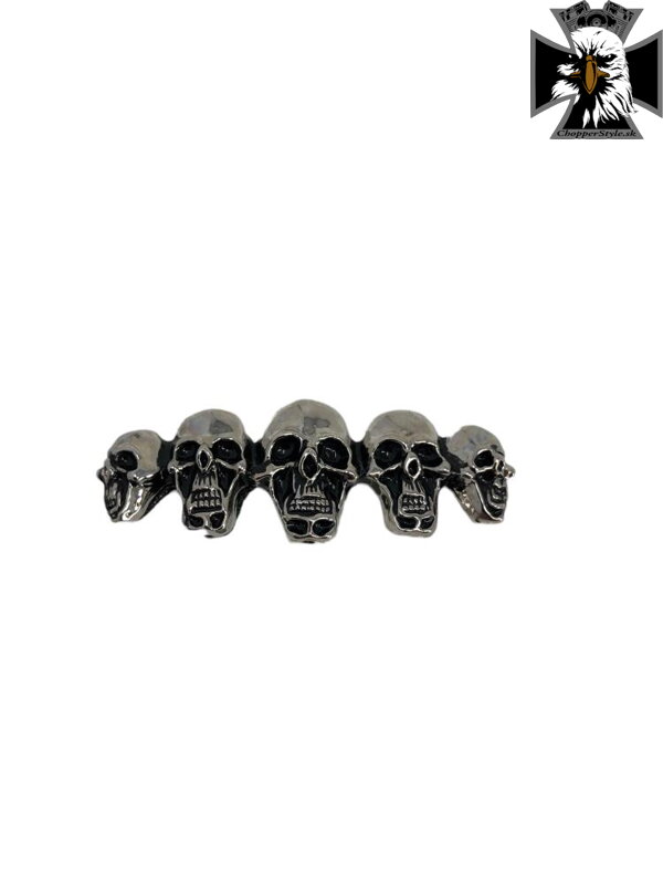 Skull in Line - Samolepiaci emblém s motívom 5 lebiek - malý